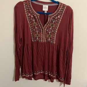 Beautiful shirt with embroidered details❤️